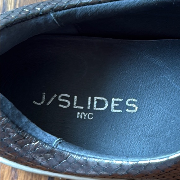 J Slides Women’s 8.5 Metallic Slip-On Sneakers - Picture 3 of 8